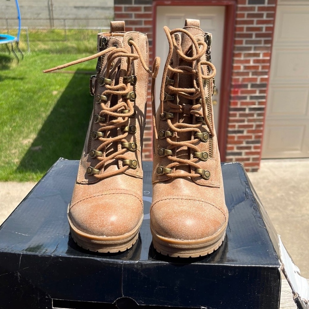 Boots - Picture 2 of 3